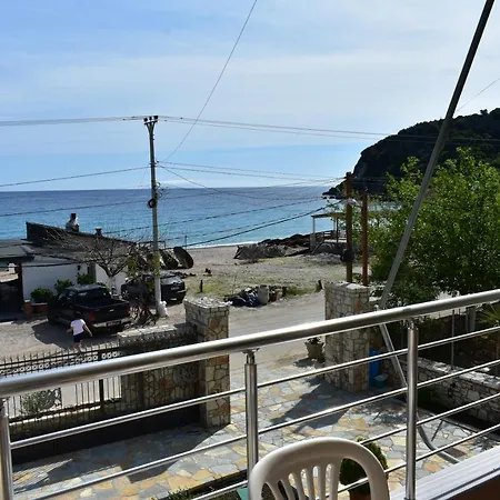 Antonis 3* Himare Fshat